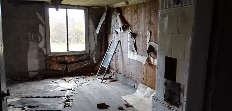 Why Selling a Distressed House Through Traditional Methods Fails in Chandler